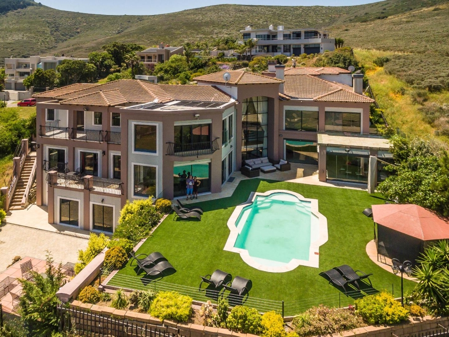 13 Bedroom Property for Sale in Plattekloof Western Cape